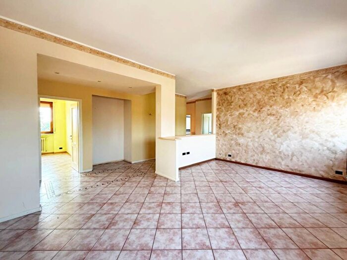 Appartamento trilocale in affitto in Via Amedeo Casalone, Centro, Lignana