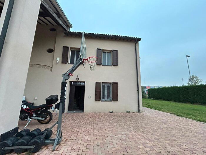 Casa in vendita in Via Paradigna, Parma