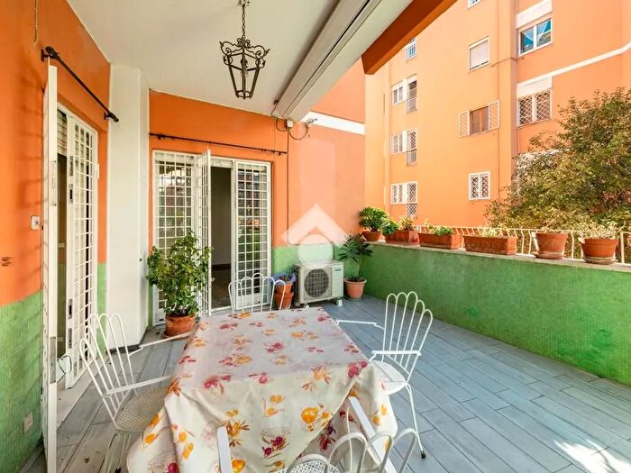 Appartamento con 5 locali in vendita in Via Marziale, Roma