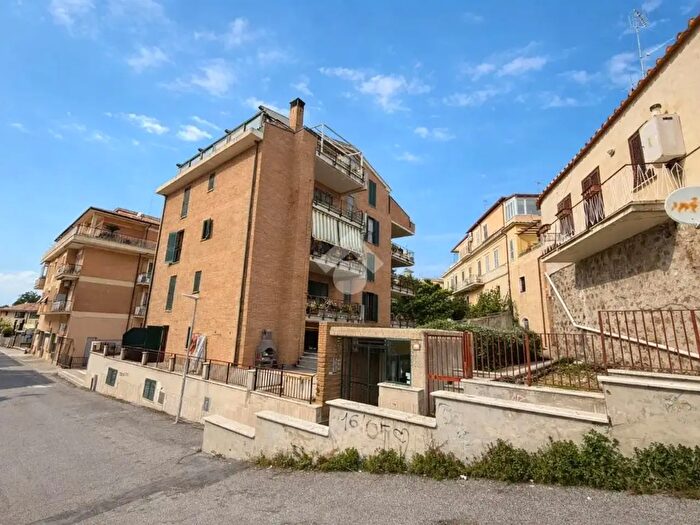 Appartamento trilocale in vendita in Via Pietro Conti, Genzano Di Roma