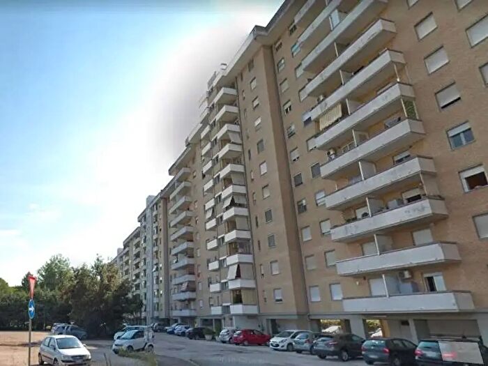Appartamento con 6 locali in vendita in Viale Le Corbusier, Latina