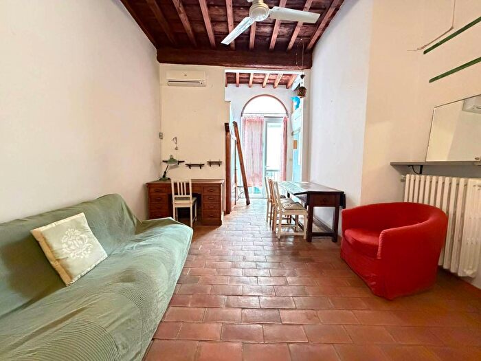 Appartamento trilocale in affitto in Via Santa Monaca, San Frediano, Firenze