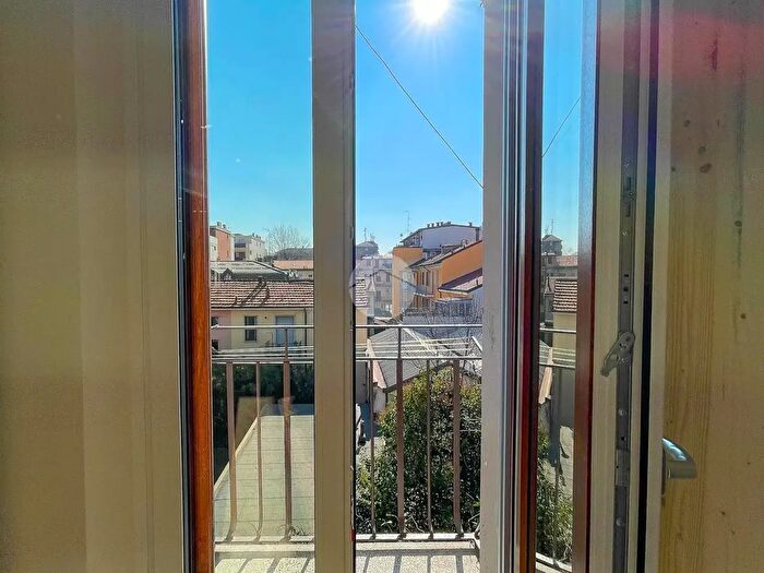 Appartamento trilocale in vendita in Via Carlo Bellerio, Milano