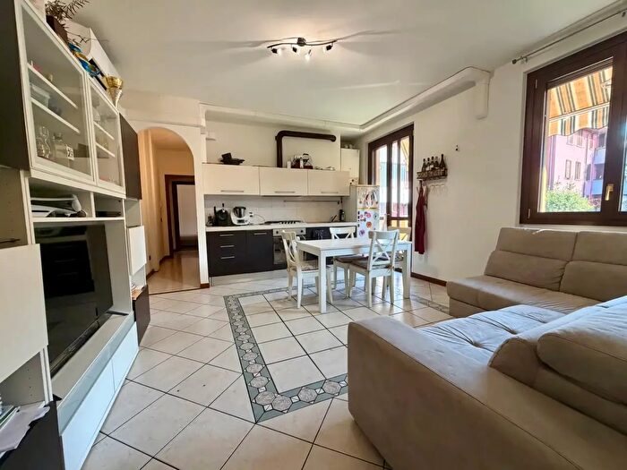 Appartamento trilocale in vendita in Via San Martino, Melzo