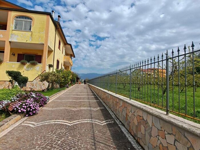Appartamento quadrilocale in affitto in Piazza Trieste, Sant'Agata Dé Goti, Sant'Agata de' Goti
