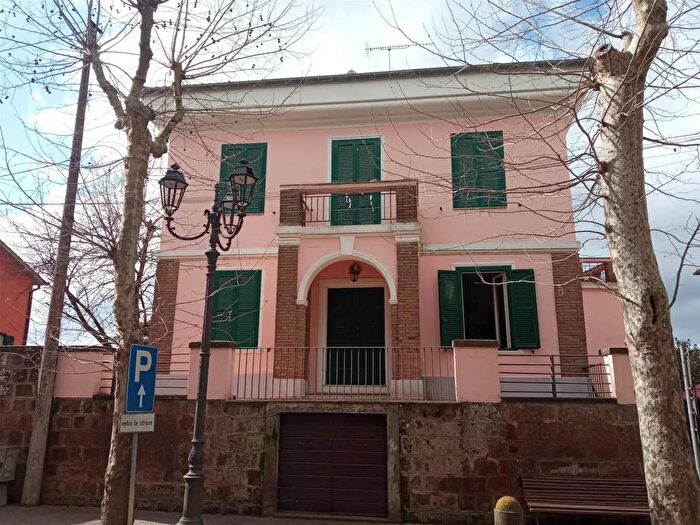 Casa con 15 locali in affitto in Barbarano Romano