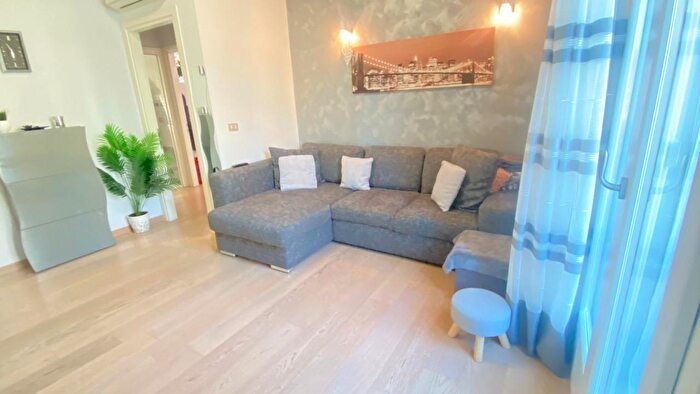 Appartamento trilocale in vendita in Via Friuli, Venezia