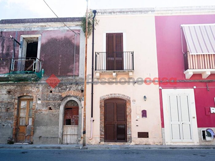 Casa trilocale in affitto in Via Policastrelli, San Pietro Santa Maria delle Grazie, Milazzo