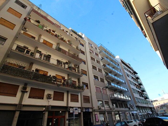 Appartamento bilocale in affitto in Via Francesco Guardione, Roma Cavour, Palermo