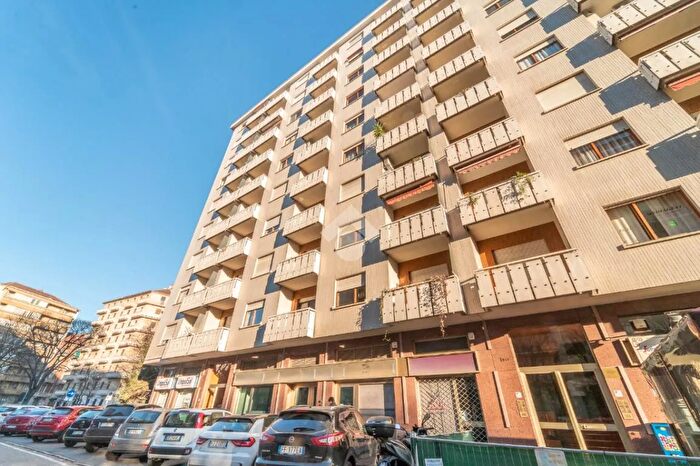 Appartamento trilocale in vendita in Via Viberti, Torino