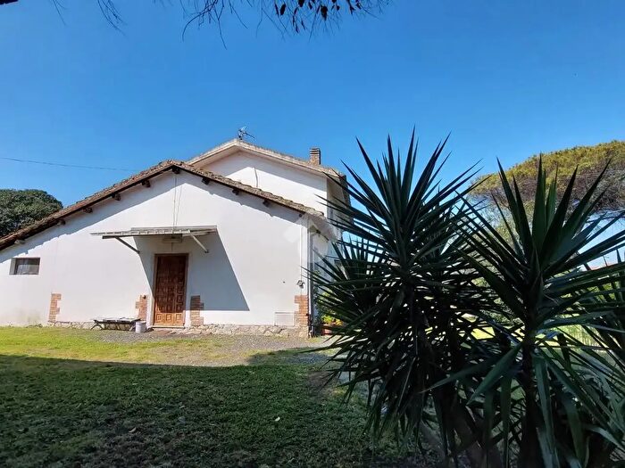 Casa con 7 locali in vendita in Str Congiunte Sinistre, Latina