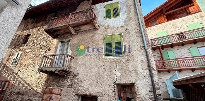 Casa con 7 locali in vendita in Peio