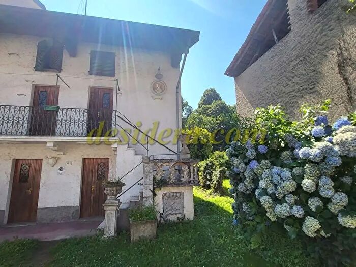 Casa quadrilocale in vendita in Castelletto Sopra Ticino