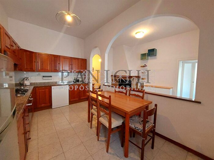 Appartamento con 5 locali in vendita in Asciano