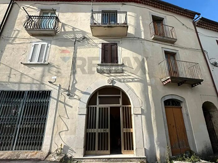 Casa quadrilocale in vendita in Via Nazionale, Pizzone