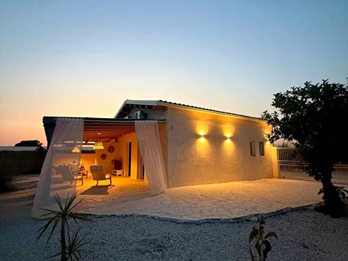 Casa trilocale in vendita in Via San Lorenzo, Santa Maria Del Focallo, Ispica