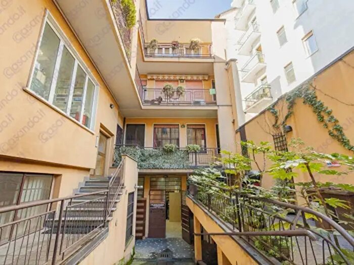 Appartamento trilocale in vendita in Via Teodosio, Milano