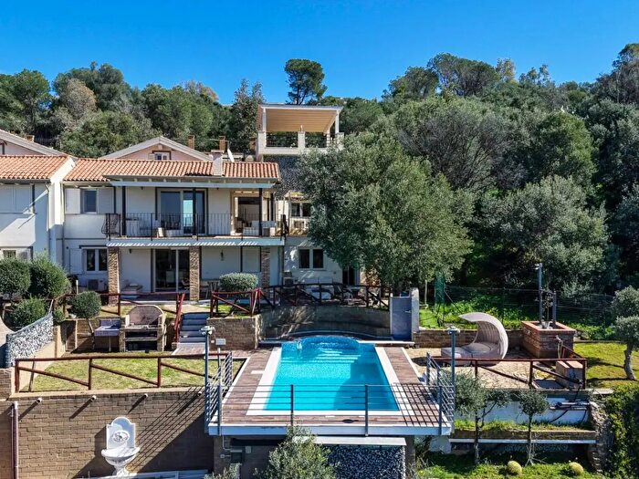 Casa con 7 locali in vendita in Via delle Orchidee, Quartu SantElena