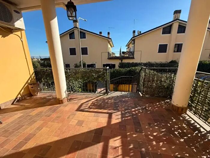 Casa con 6 locali in vendita in Monterosi