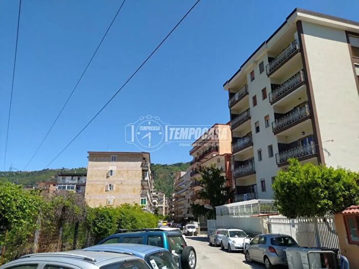 Appartamento quadrilocale in vendita in Via Parmenide, Napoli