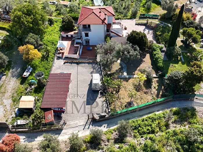 Casa con 8 locali in vendita in Via Alba, Bordighera