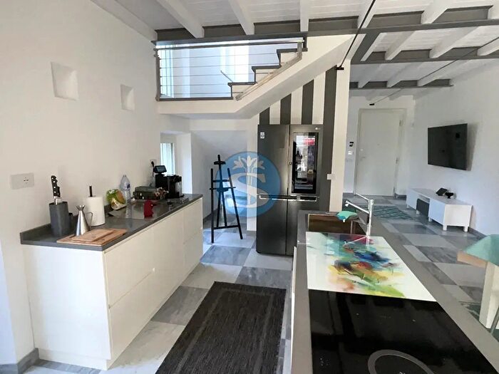 Casa con 12 locali in affitto in Pietrasanta