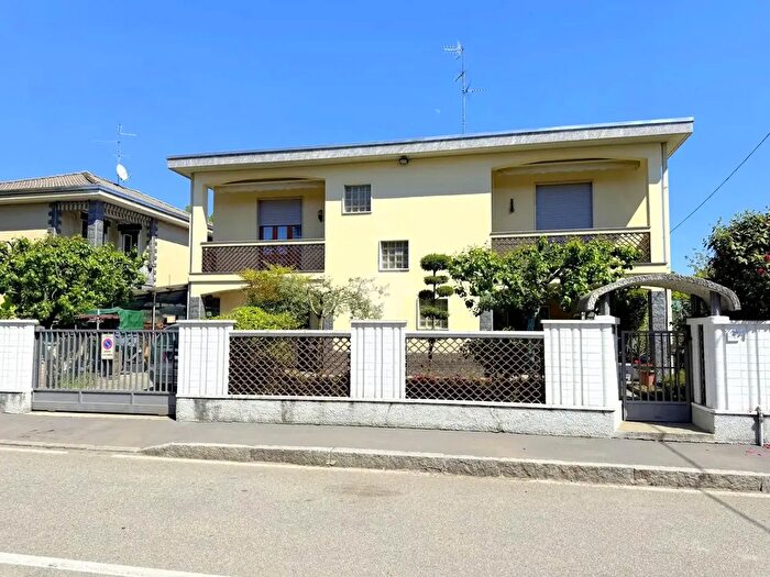 Case in Vendita e in Affitto - 2