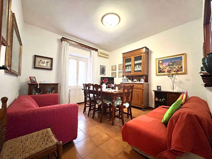 Appartamento trilocale in vendita in Via Liguria, Centro, Aprilia