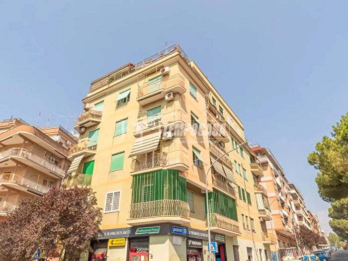 Appartamento trilocale in vendita in Viale delle Gardenie, Roma