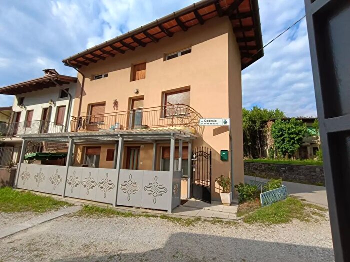 Casa con 5 locali in vendita in Via Codesio Buja, Buja