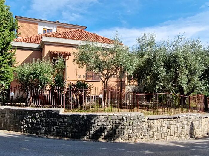 Casa con 6 locali in vendita in Via Emidio Pacifici Mazzoni a, Ascoli Piceno