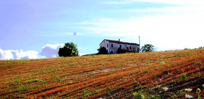 Casa con 6 locali in vendita in Contrada Contro, Gualdo