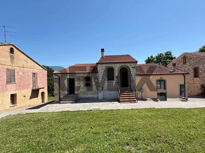 Casa quadrilocale in vendita in Contrada Fonte Polo Snc, Baranello
