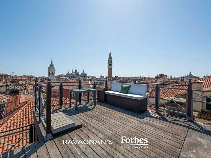 Appartamento con 7 locali in vendita in Venezia
