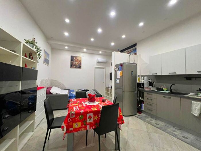 Appartamento bilocale in affitto in Via Nuova Santa Maria Ognibene, Quartieri Spagnoli, Napoli