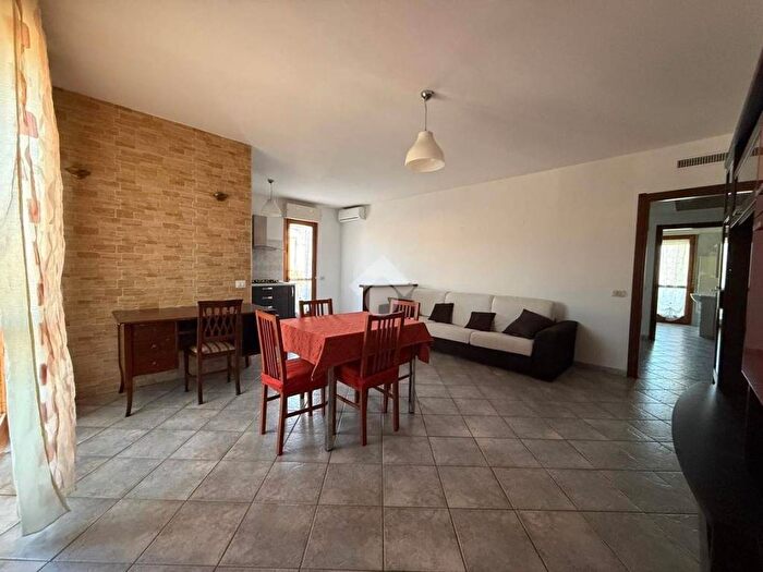 Appartamento trilocale in affitto in APPARTAMENTO via santa maria, Assemini