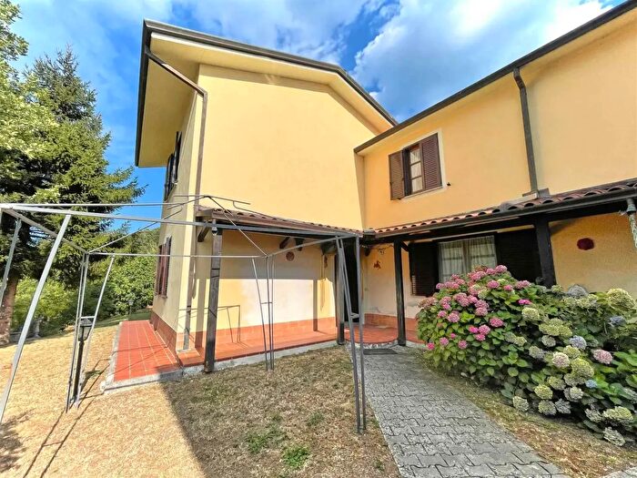 Casa con 8 locali in vendita in Aulla