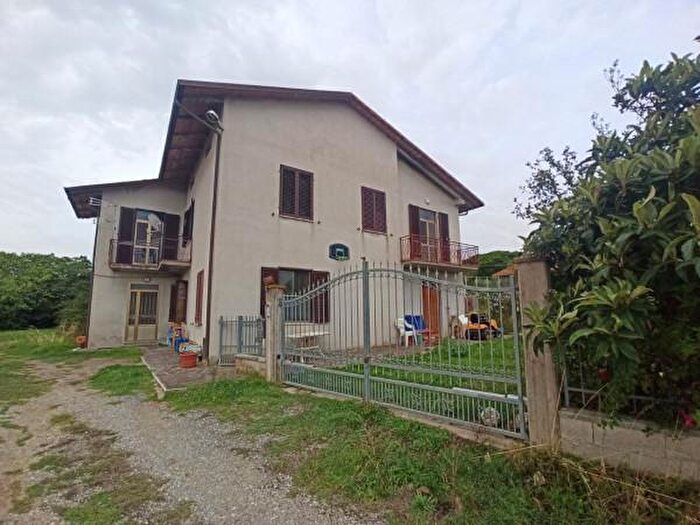 Appartamento con 6 locali in vendita in Castiglione Del Lago