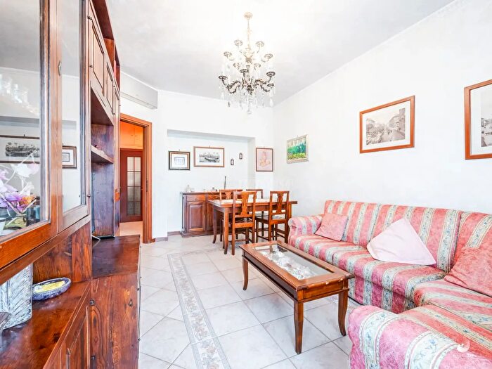 Appartamento quadrilocale in vendita in Via Rombon, Milano