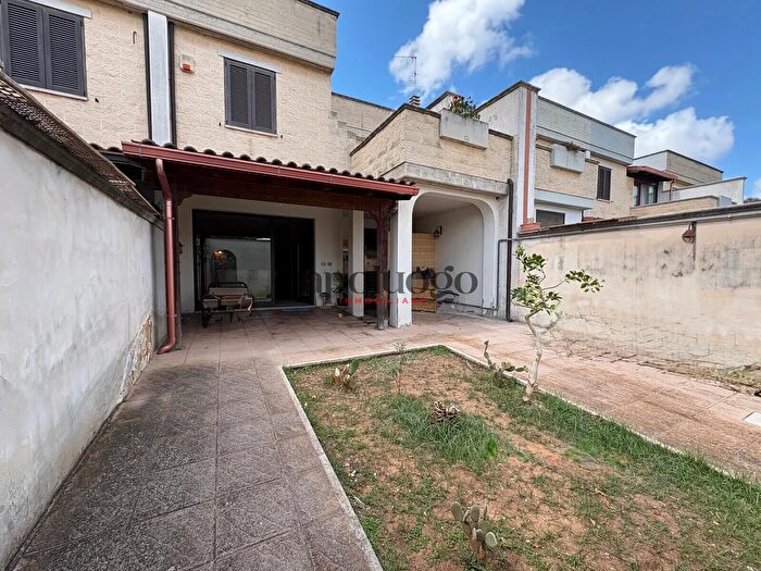 Casa quadrilocale in vendita in Lizzanello