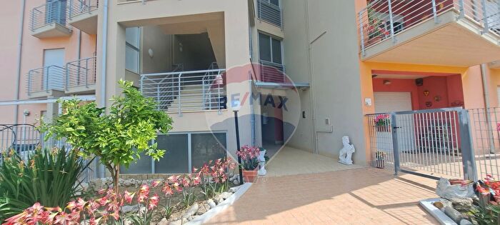 Appartamento con 5 locali in vendita in Via Fonte Profice, Castel Frentano