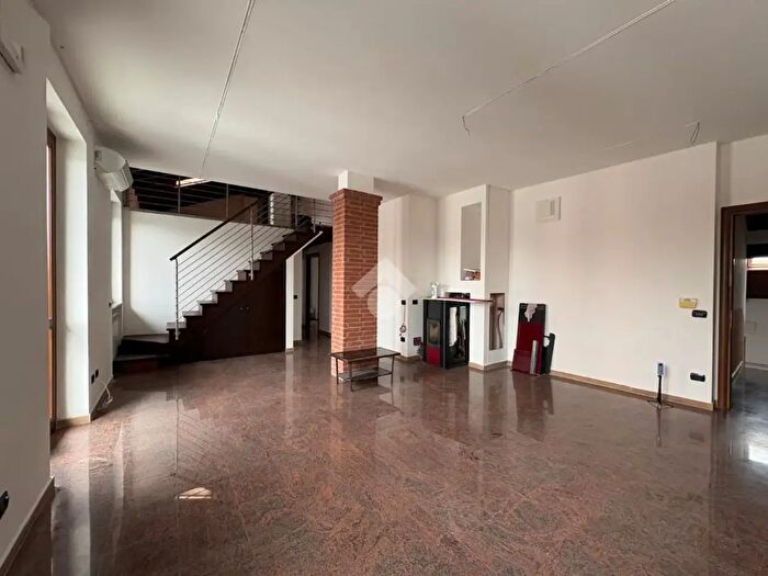 Appartamento quadrilocale in vendita in Via XXV Aprile, Sozzago