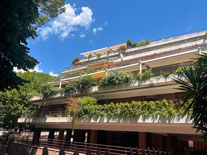 Appartamento con 5 locali in affitto in Via Andrea del Castagno, Tintoretto, Roma