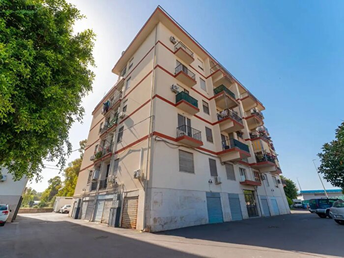 Appartamento trilocale in vendita in Via Forcile, Catania