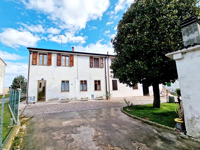 Casa con 5 locali in vendita in Via Paolino, Fratta Polesine