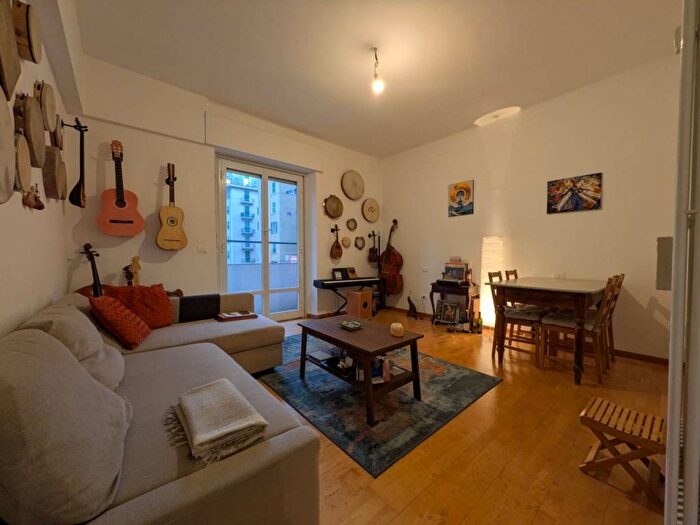 Appartamento trilocale in affitto in via Monticelli, Marassi, Genova