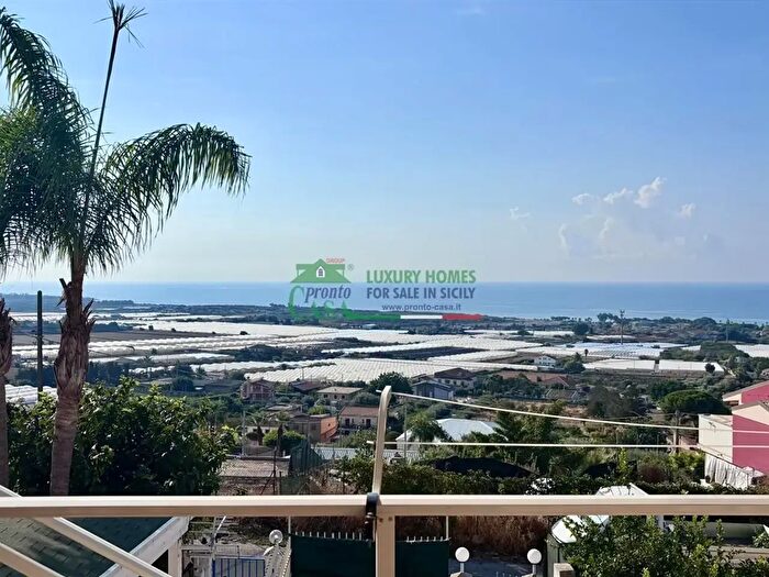 Appartamento trilocale in vendita in Via dell'Agrifoglio, Ragusa