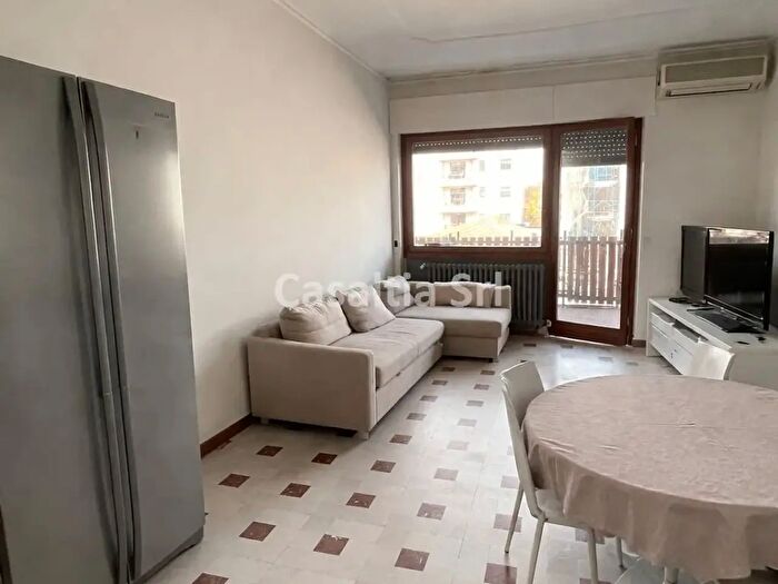 Appartamento trilocale in affitto in Via Don Luigi Guanella, Milano