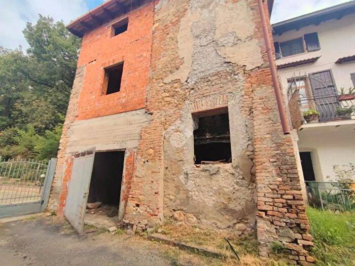 Casa quadrilocale in vendita in Frazione Piaggio, Montegioco