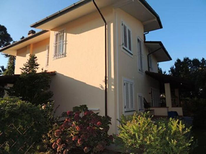Casa con 6 locali in affitto in Forte Dei Marmi